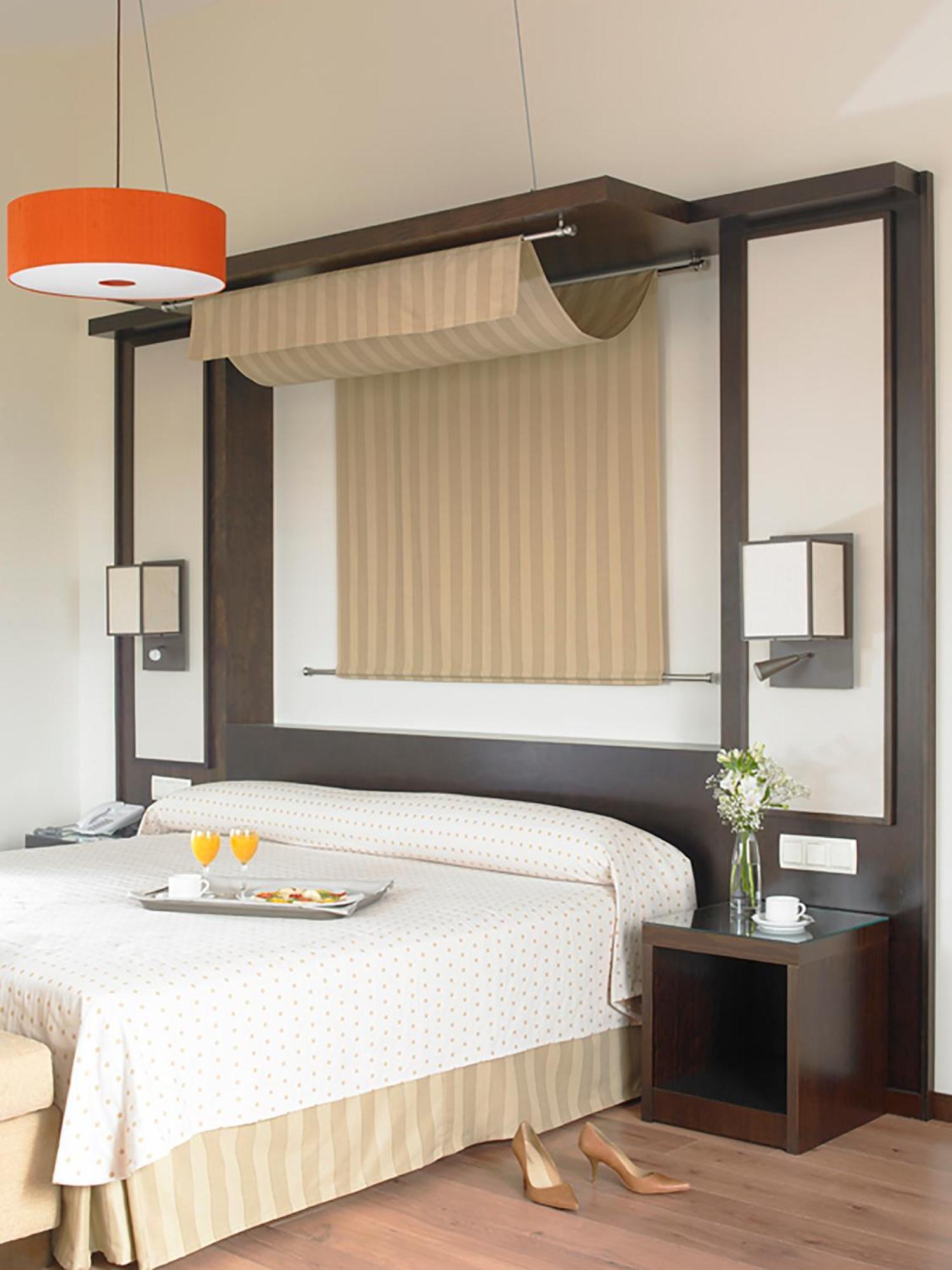 Hotel Isla De La Garena Alcalá de Henares Zimmer foto